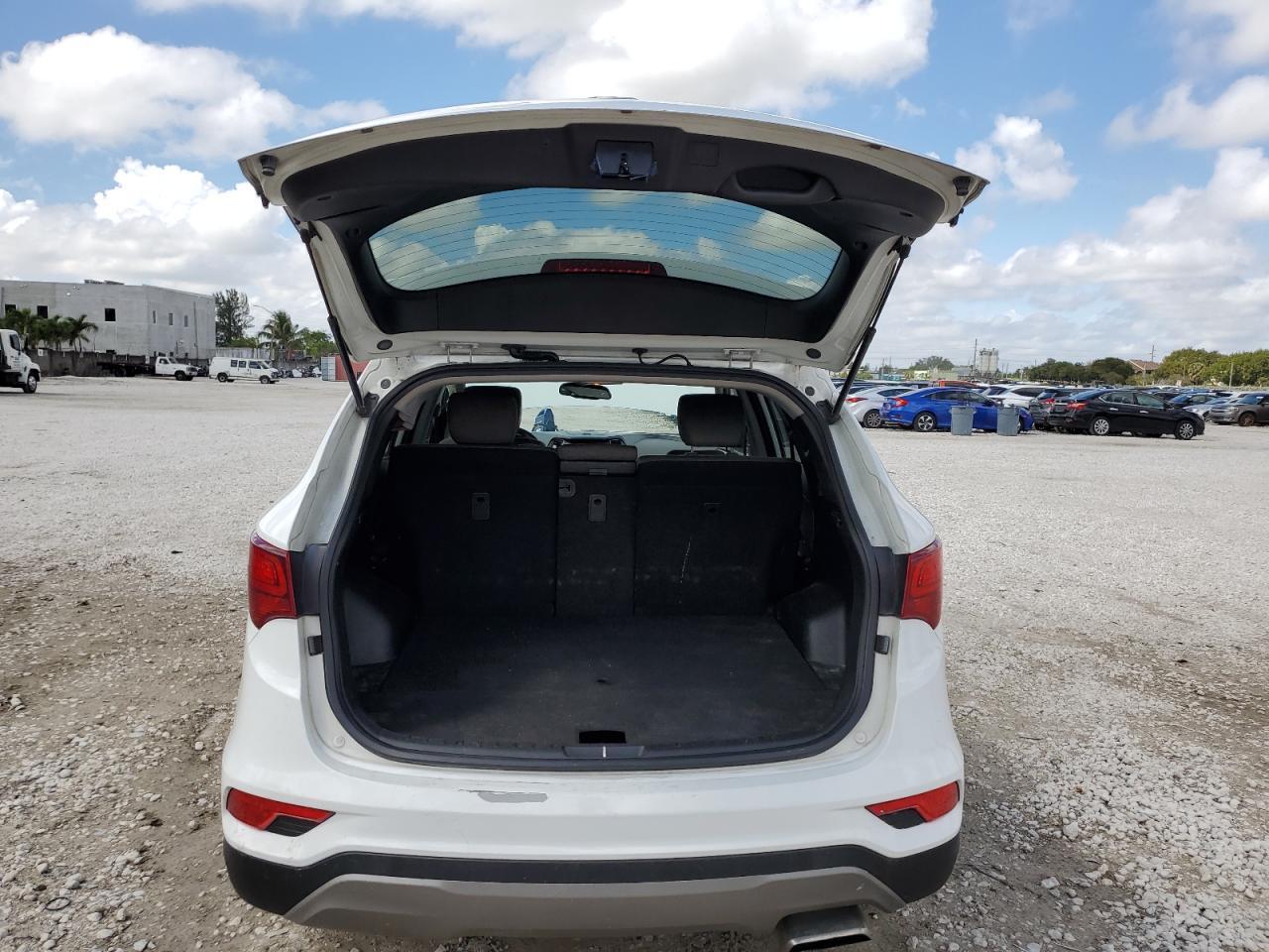 2017 HYUNDAI SANTA FE S - Image 6