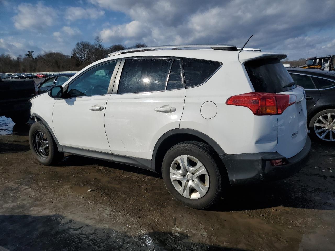 2015 TOYOTA RAV4 LE - Фото 2