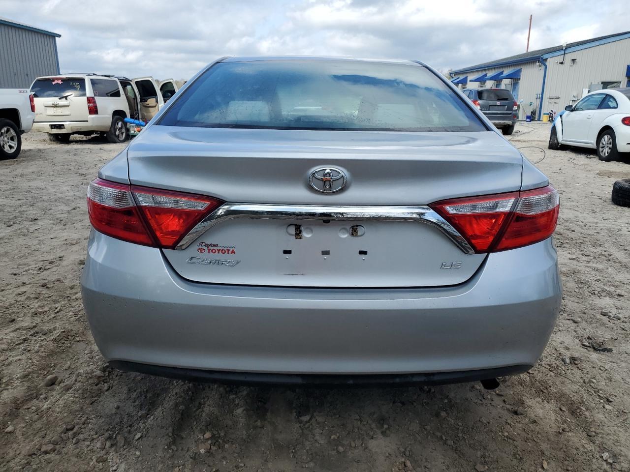 2017 TOYOTA CAMRY LE - Фото 6
