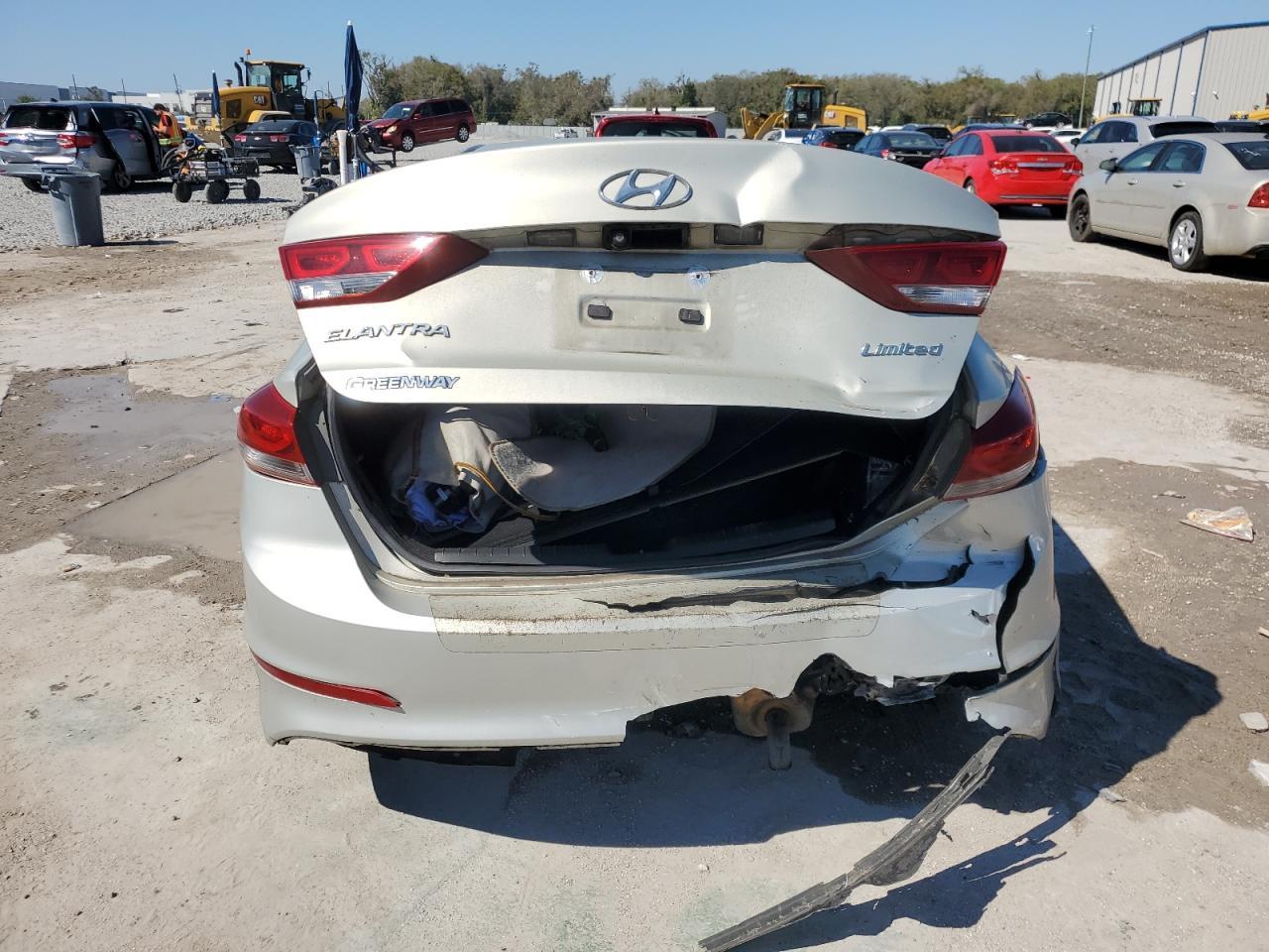 2017 HYUNDAI ELANTRA SE - Фото 6