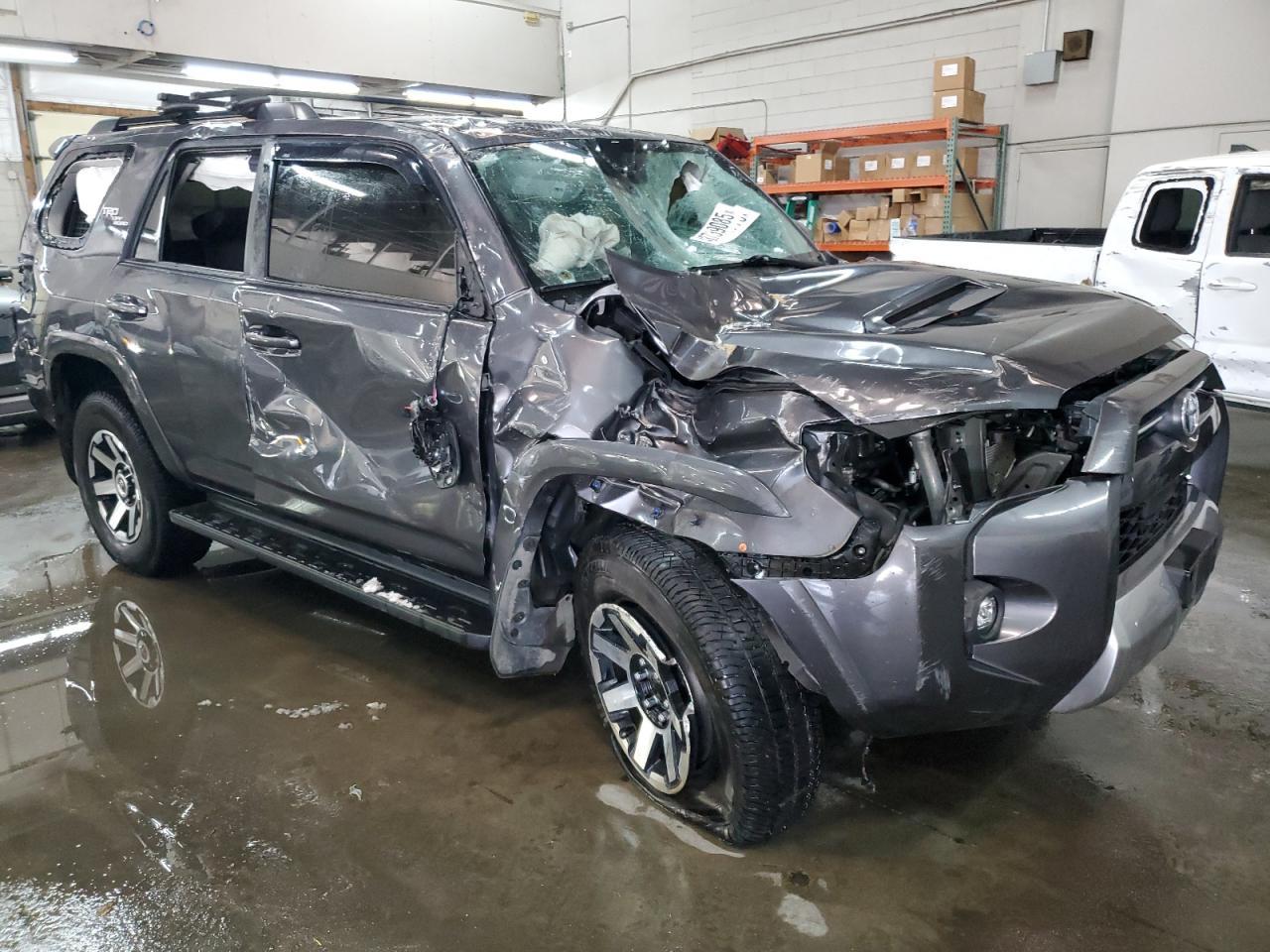 2022 TOYOTA 4RUNNER SR - Фото 4