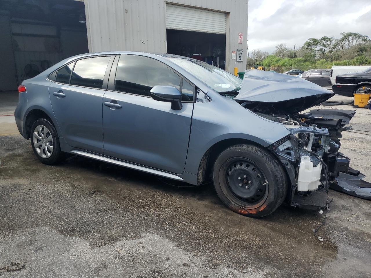 2022 TOYOTA COROLLA LE - Фото 4