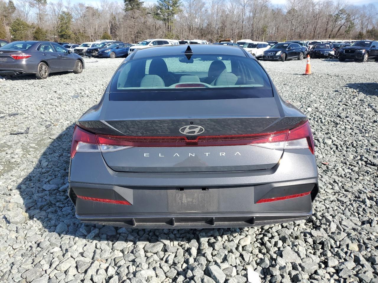 2024 HYUNDAI ELANTRA SE - Фото 6