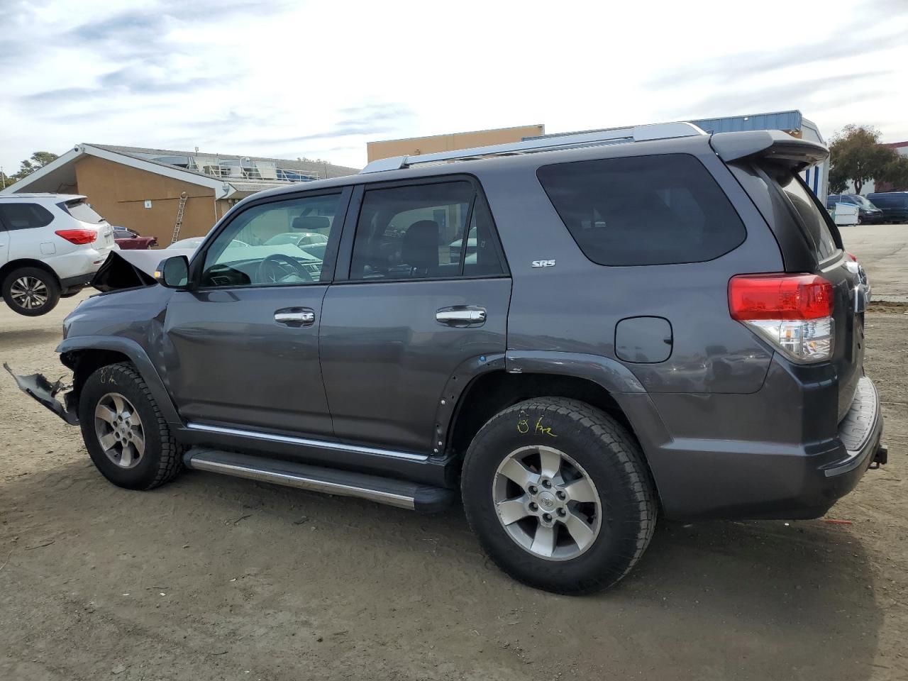2011 TOYOTA 4RUNNER SR - Image 2