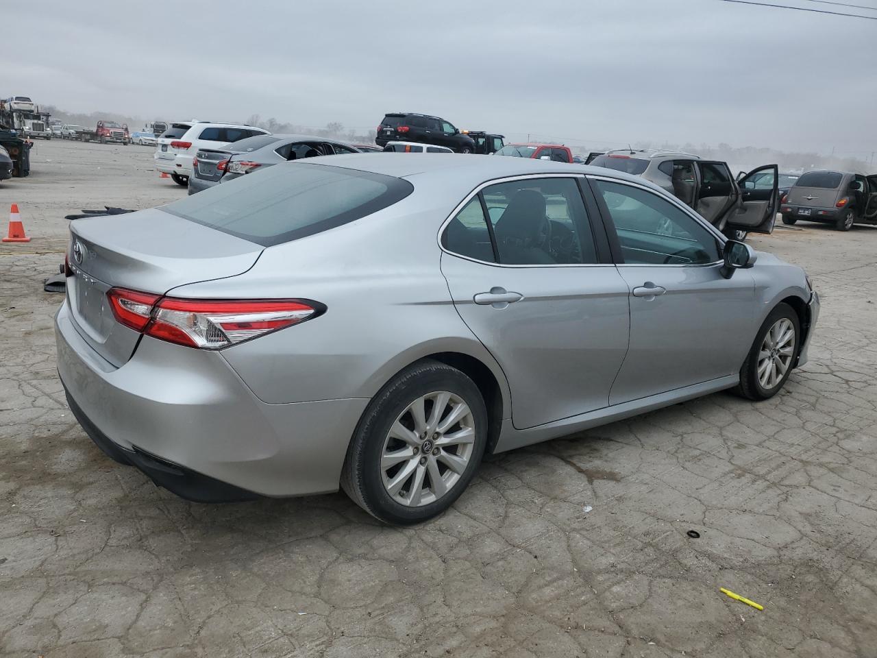 2018 TOYOTA CAMRY L - Фото 3