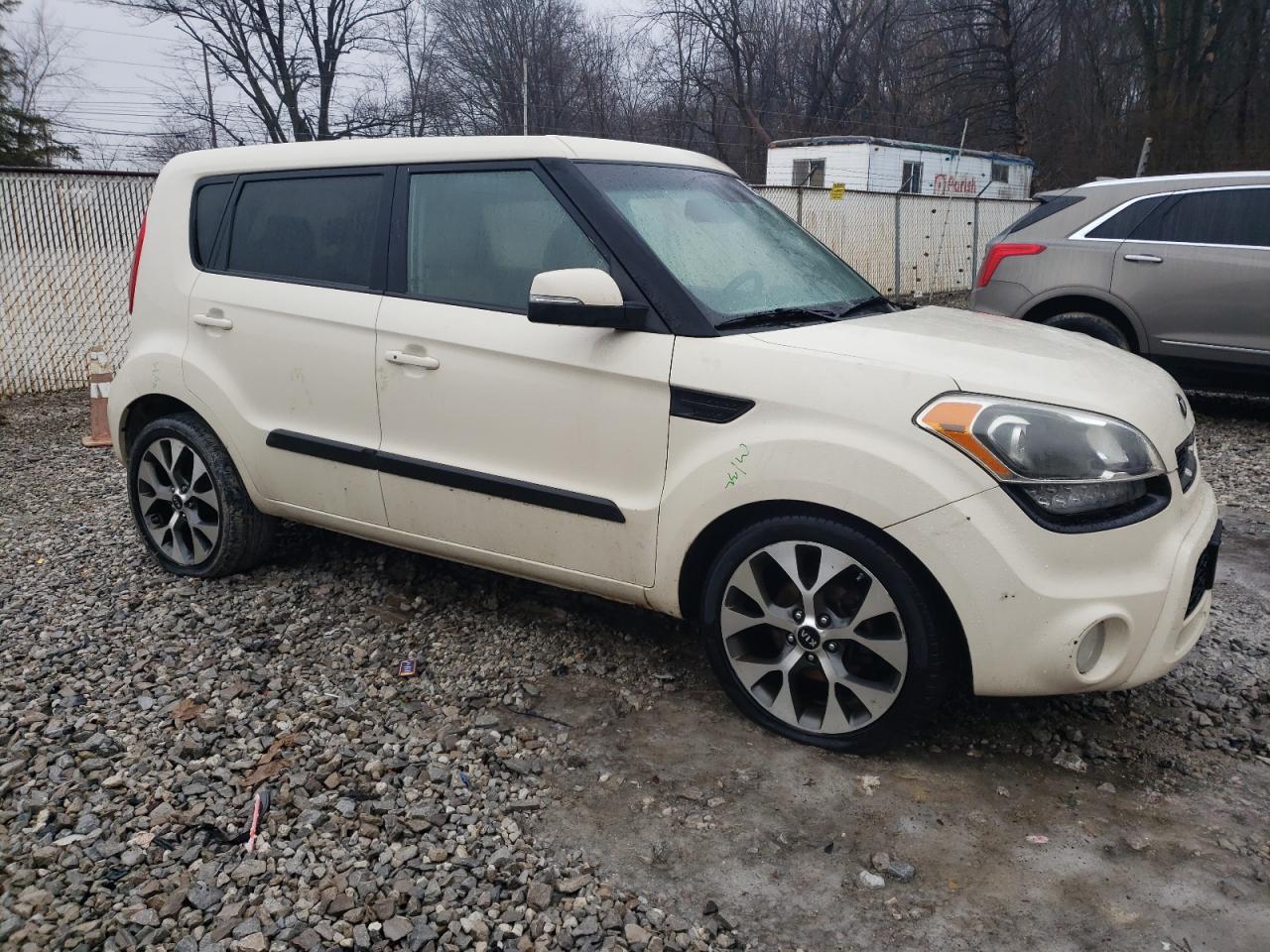 2013 KIA SOUL + - Image 4