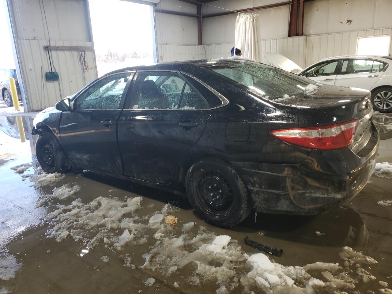 2017 TOYOTA CAMRY LE - Фото 2