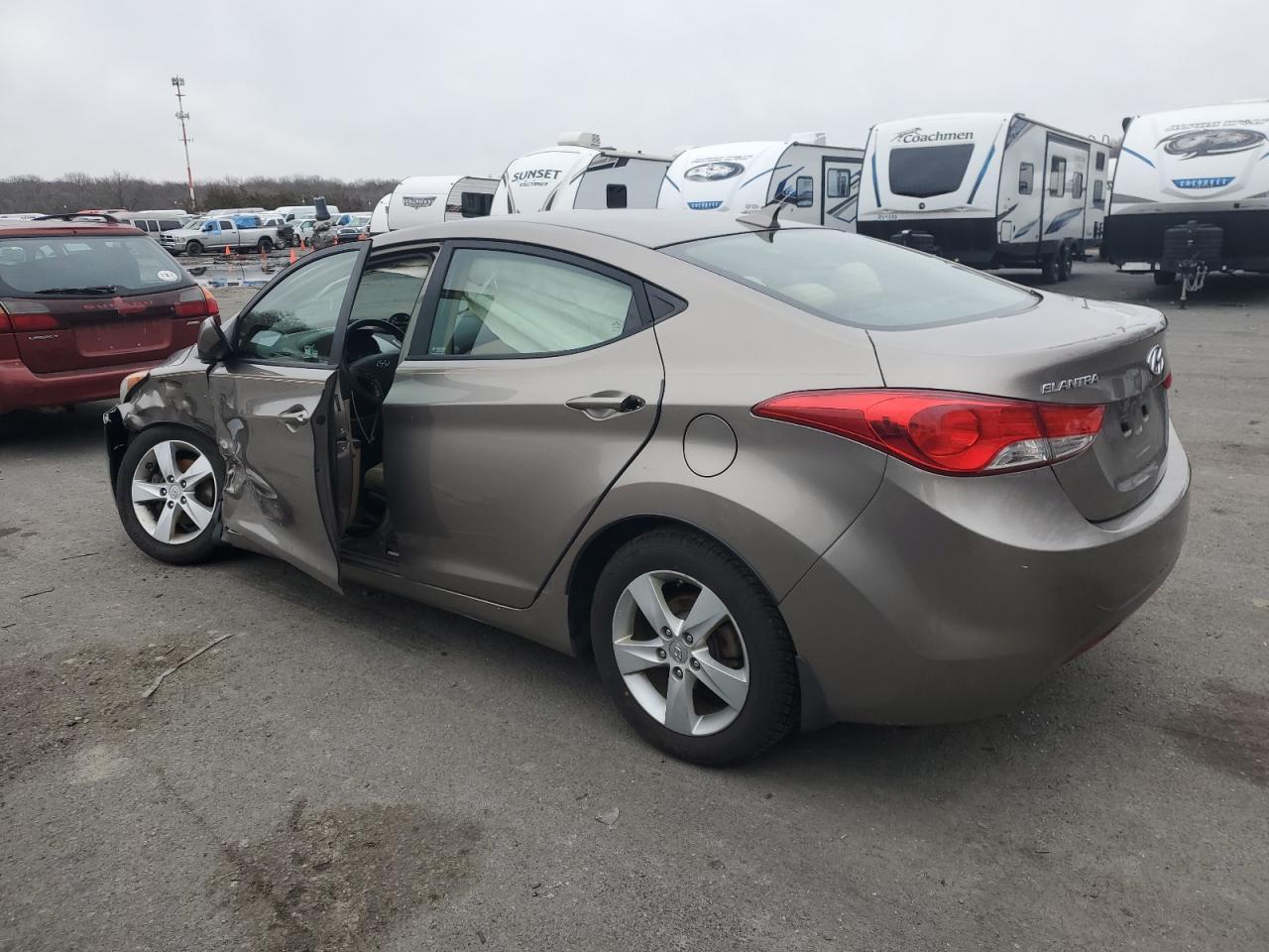 2013 HYUNDAI ELANTRA GL - Image 2