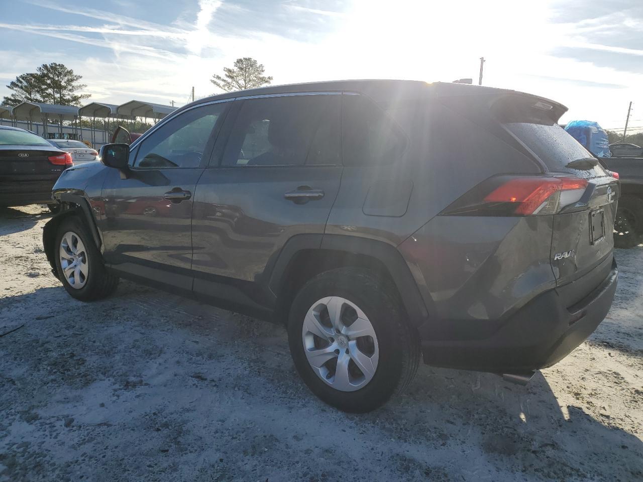 2023 TOYOTA RAV4 LE - Фото 2