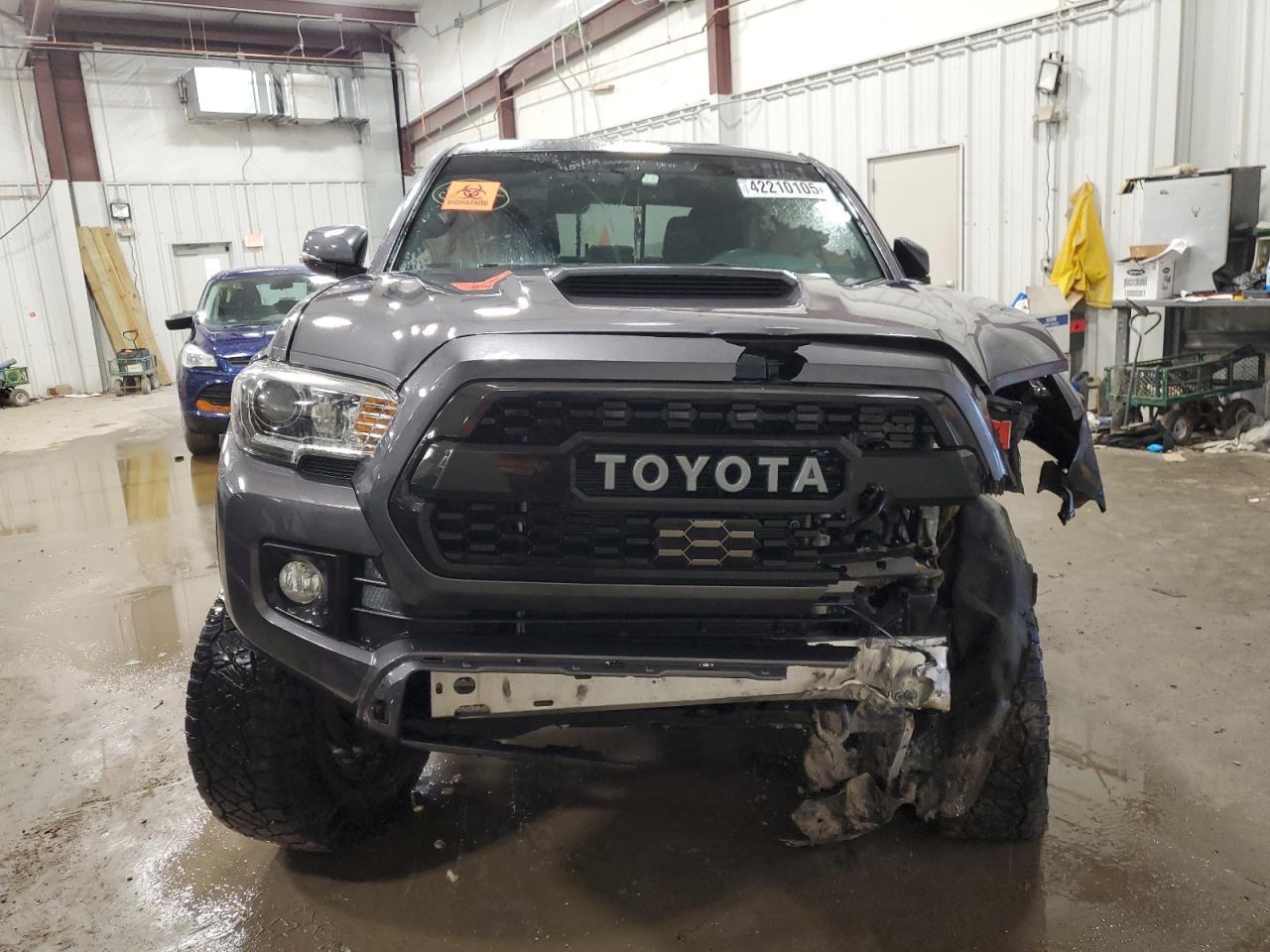 2017 TOYOTA TACOMA DOU - Фото 5