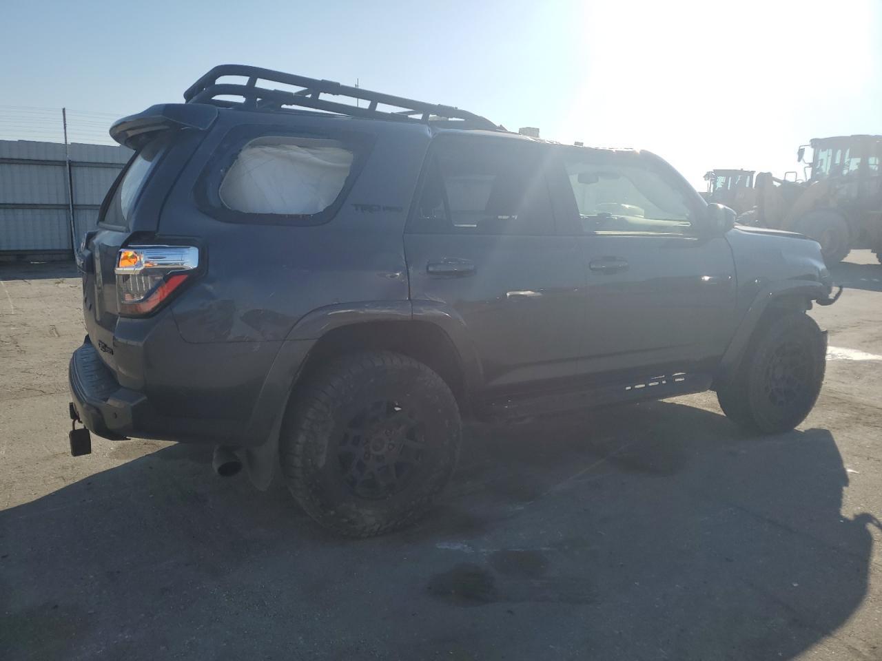 2022 TOYOTA 4RUNNER SR - Image 3