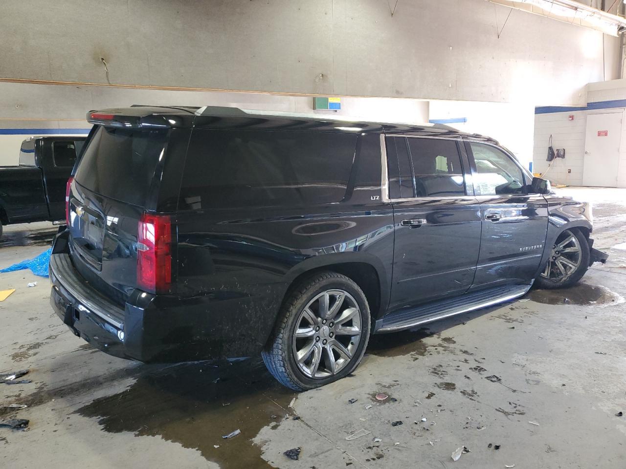 2015 CHEVROLET SUBURBAN C - Фото 3