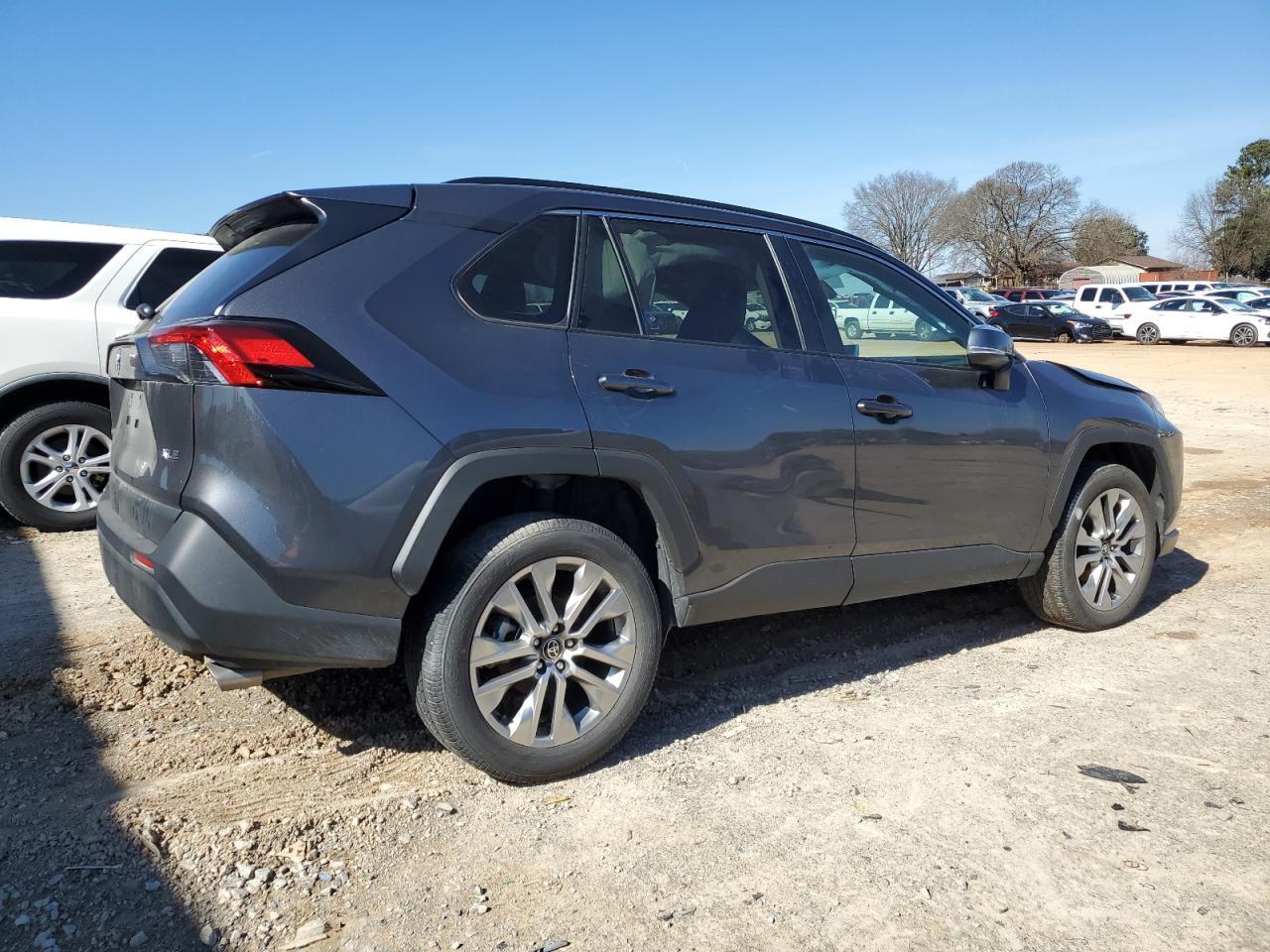 2024 TOYOTA RAV4 XLE P - Фото 3