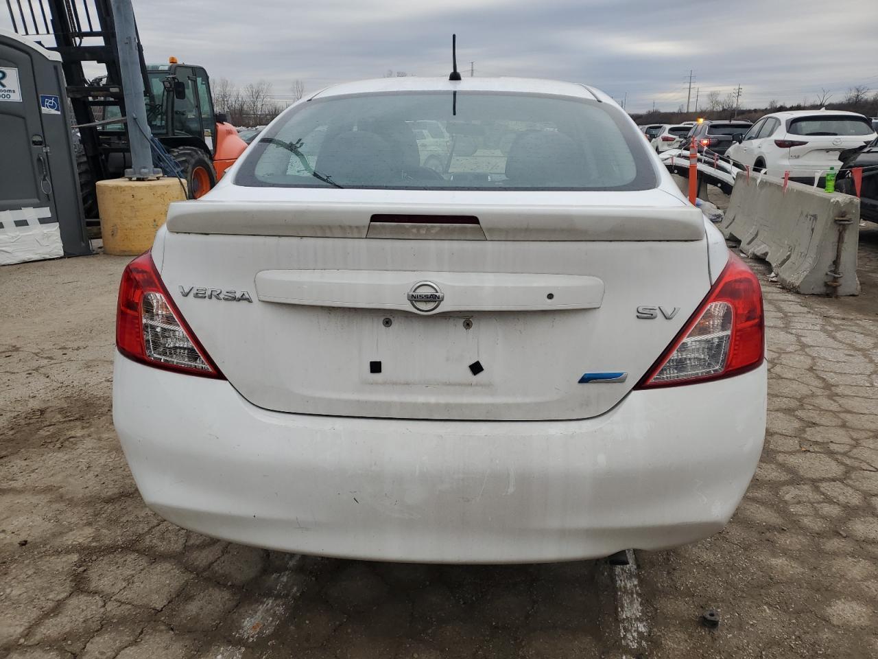 2014 NISSAN VERSA S - Фото 6