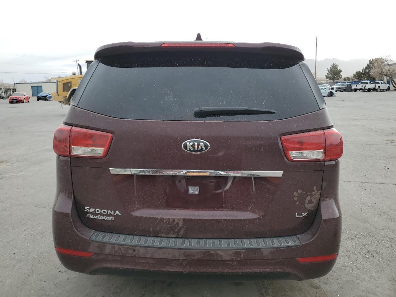 2016 KIA SEDONA LX - Image 6