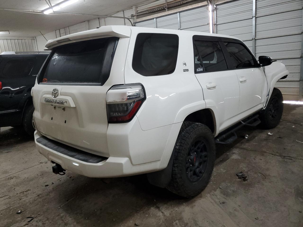 2017 TOYOTA 4RUNNER SR - Фото 3