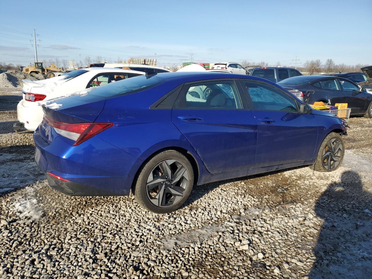2023 HYUNDAI ELANTRA SE - Фото 3