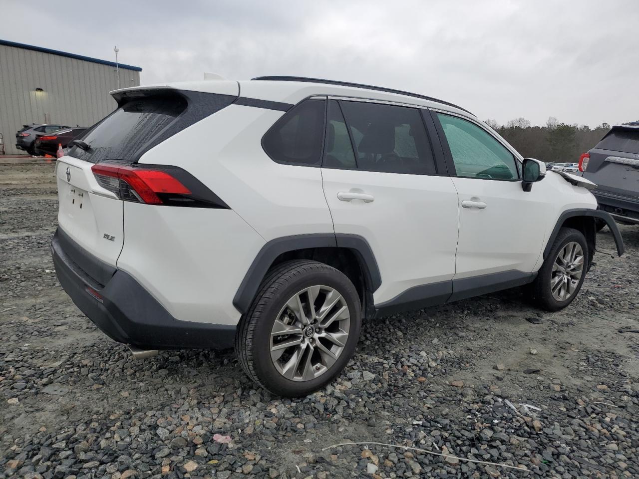 2019 TOYOTA RAV4 XLE P - Фото 3