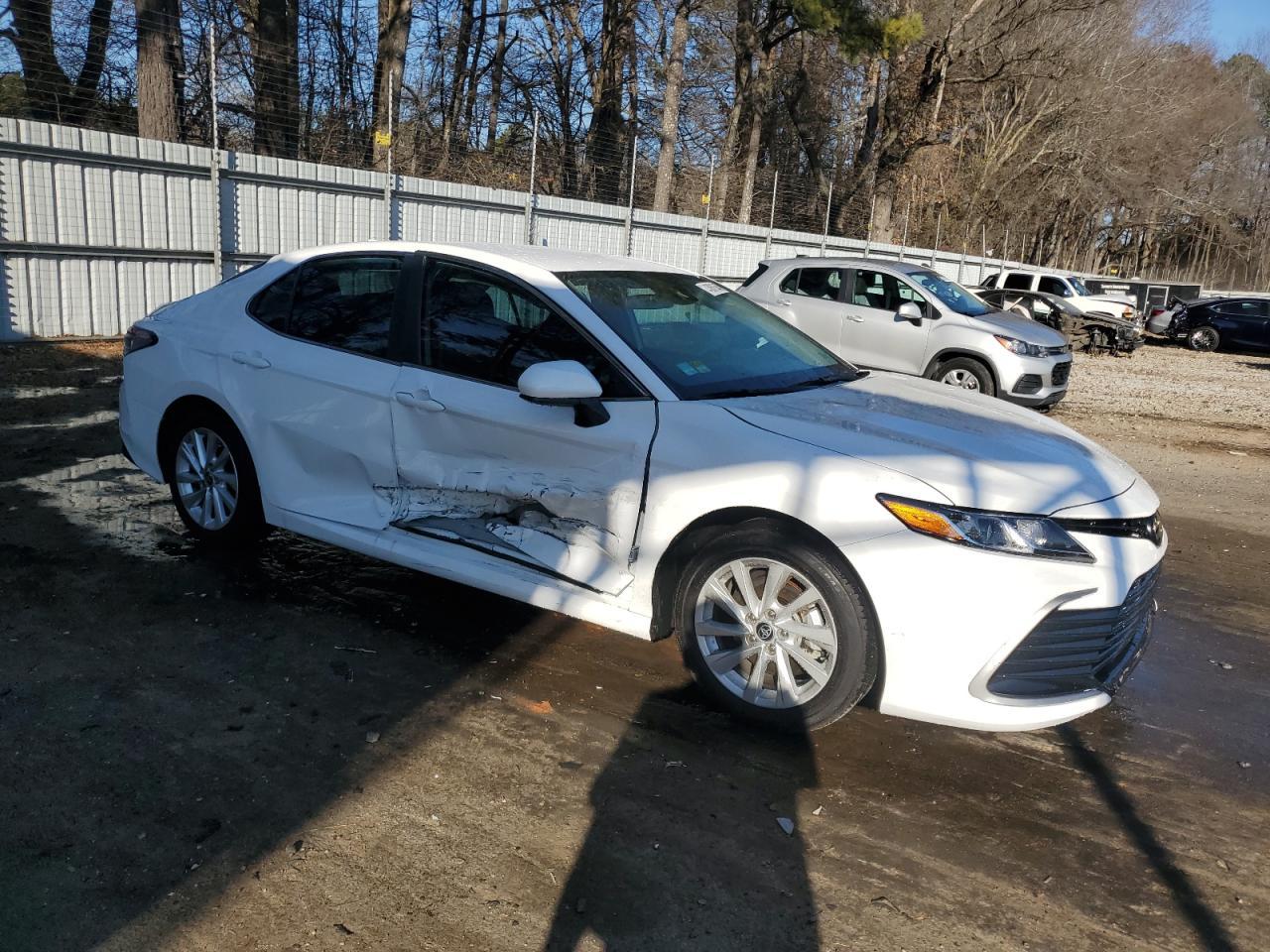 2024 TOYOTA CAMRY LE - Фото 4