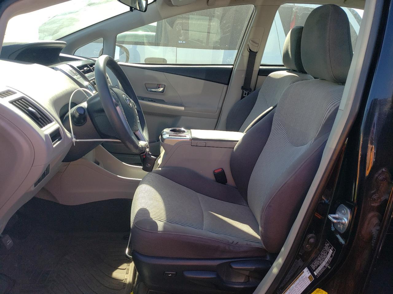 2017 TOYOTA PRIUS V - Image 7