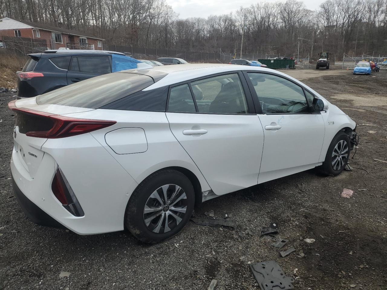 2022 TOYOTA PRIUS PRIM - Фото 3