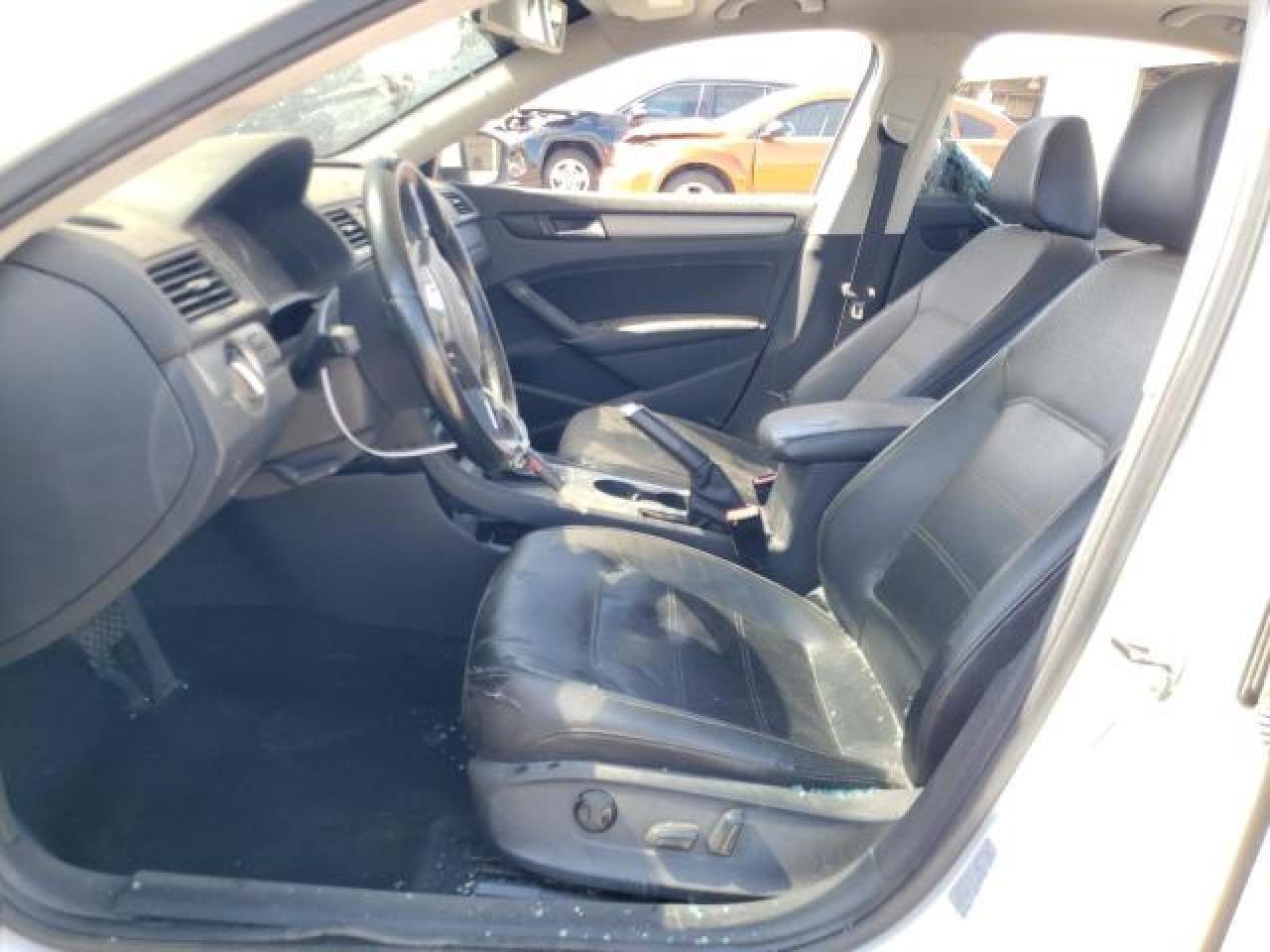 2014 VOLKSWAGEN PASSAT SE - Image 7