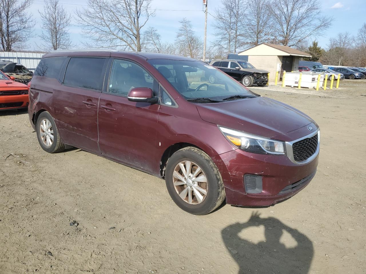 2017 KIA SEDONA LX - Image 4