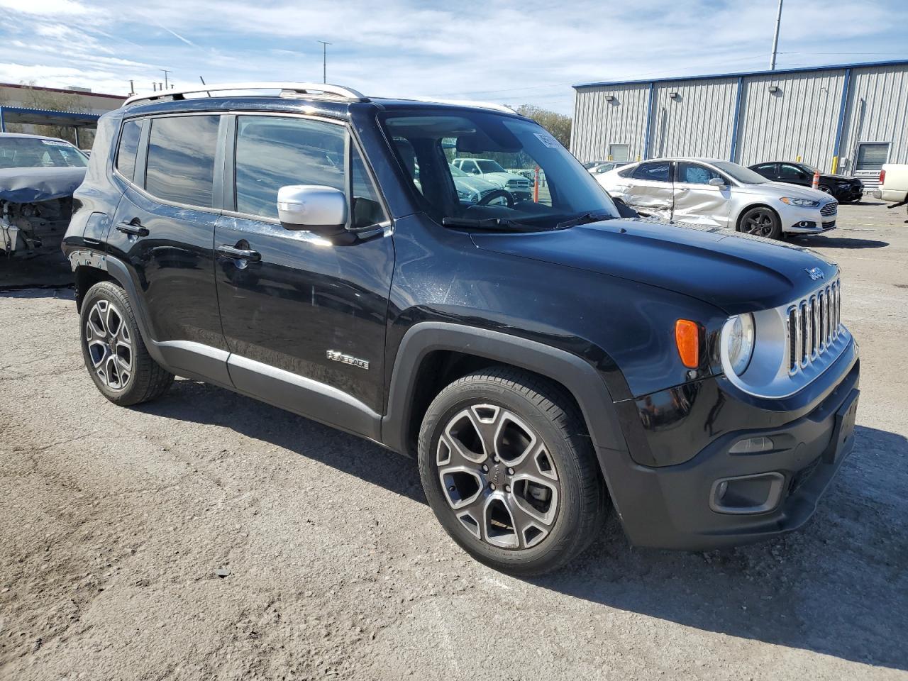 2017 JEEP RENEGADE L - Image 4