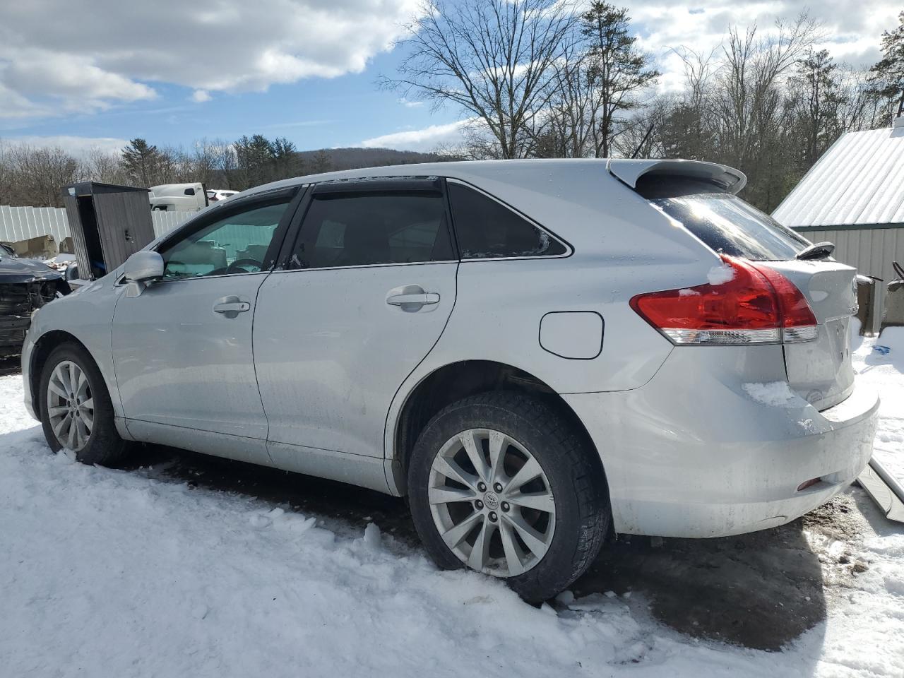 2011 TOYOTA VENZA - Фото 2