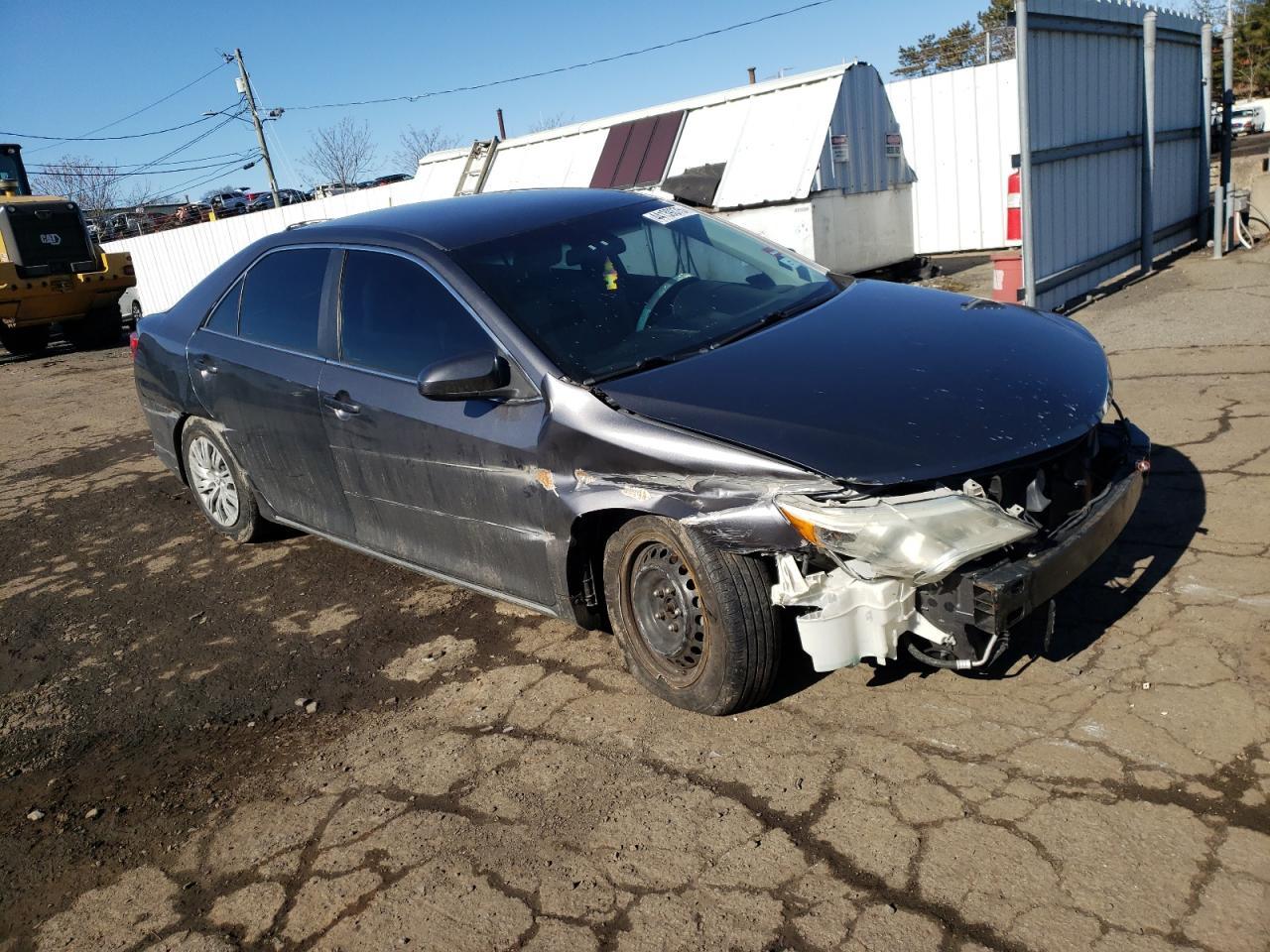 2014 TOYOTA CAMRY L - Image 4