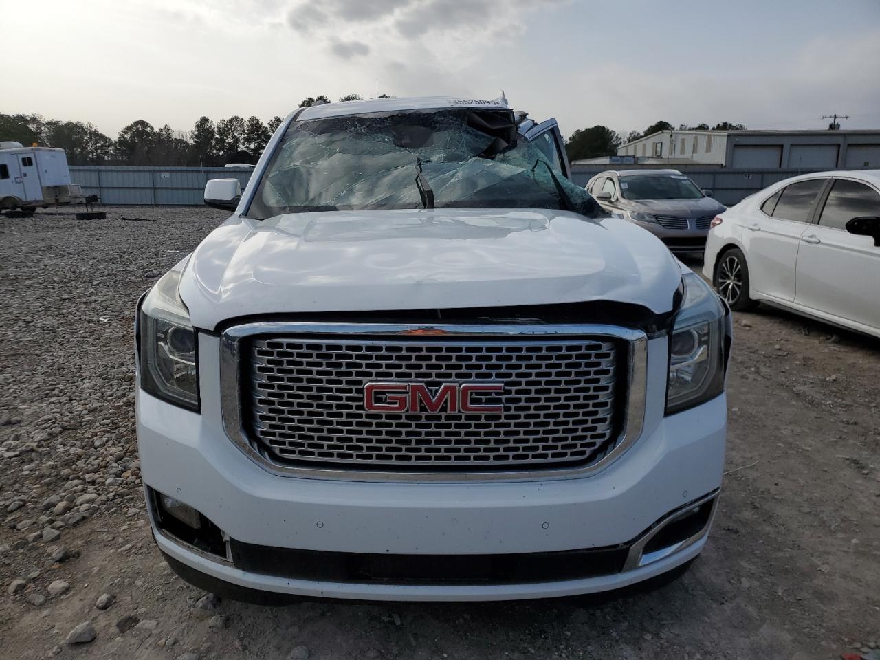 2016 GMC YUKON XL C - Image 5