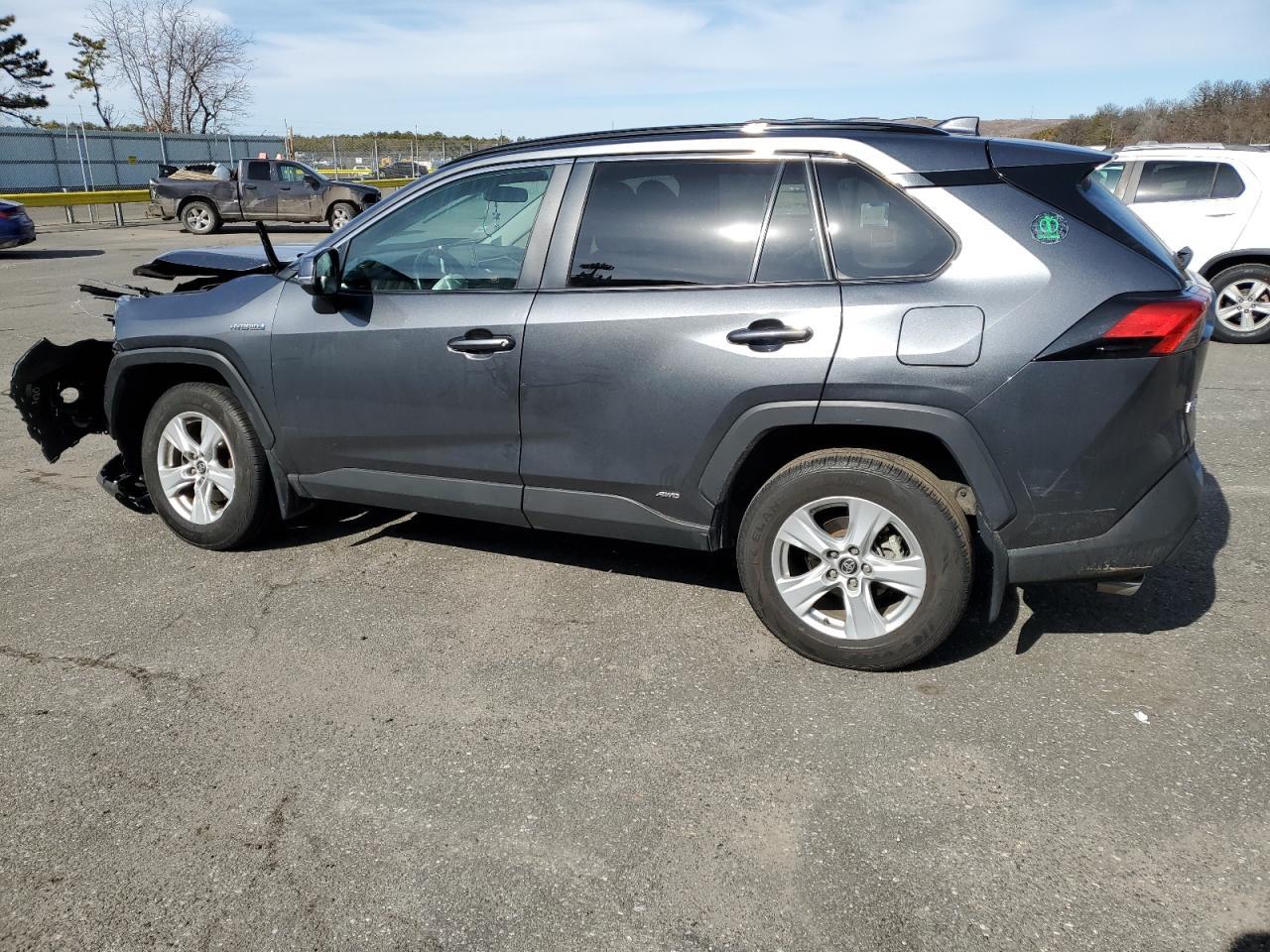 2020 TOYOTA RAV4 XLE - Фото 2