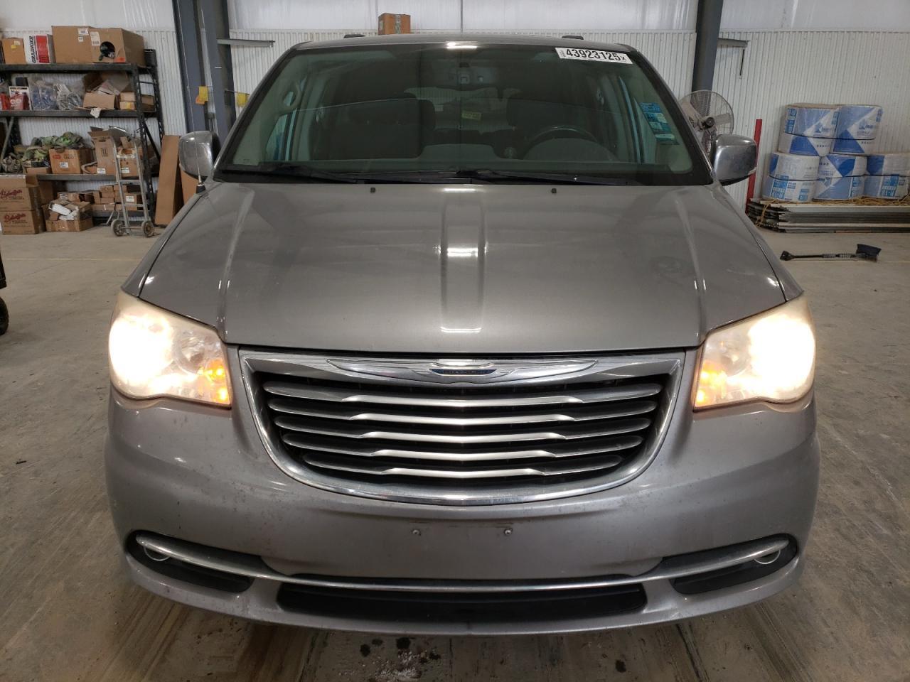 2014 CHRYSLER TOWN & COU - Image 5