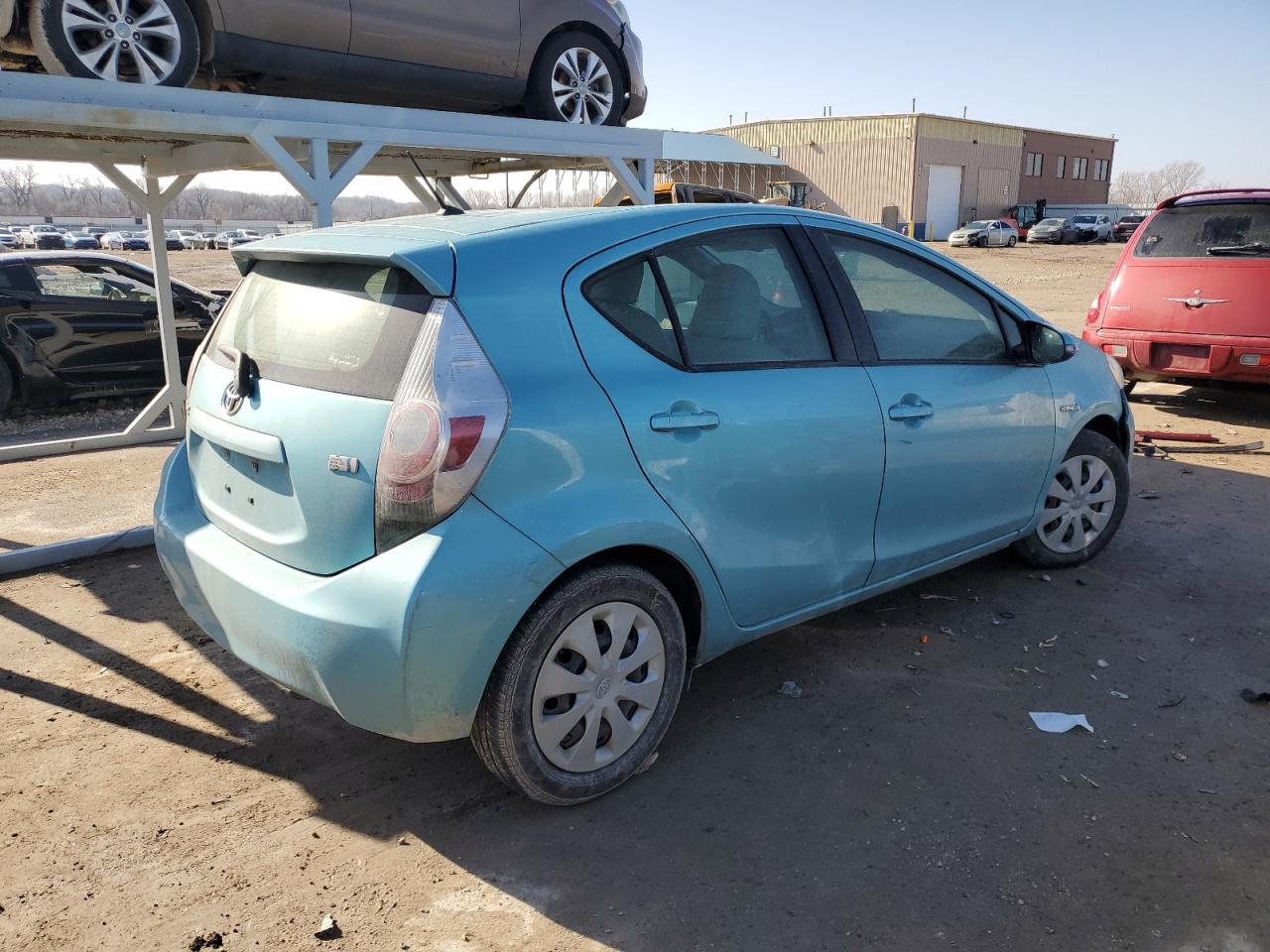 2013 TOYOTA PRIUS C - Фото 3