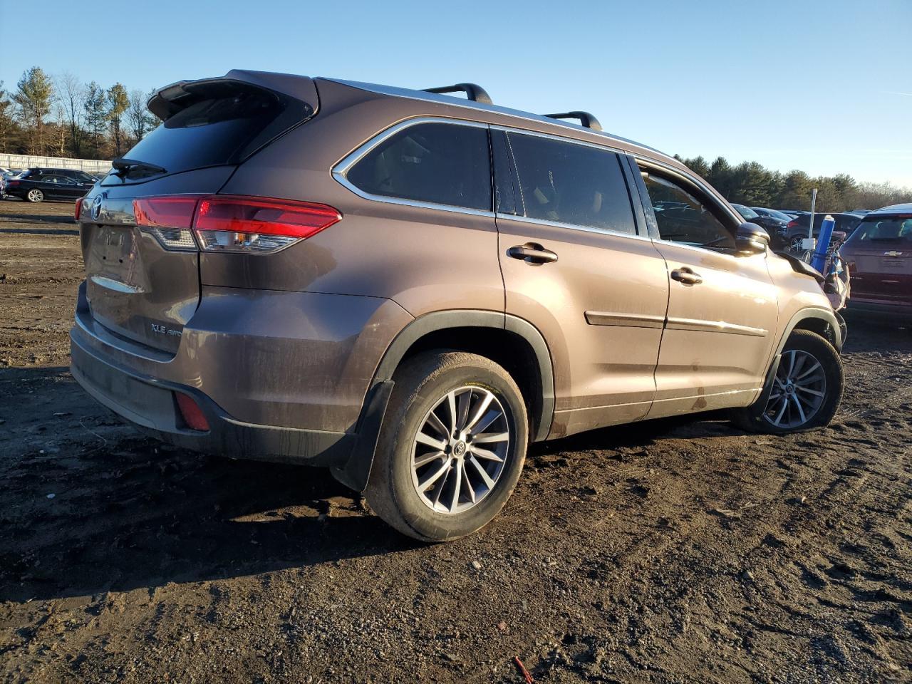 2018 TOYOTA HIGHLANDER - Фото 3