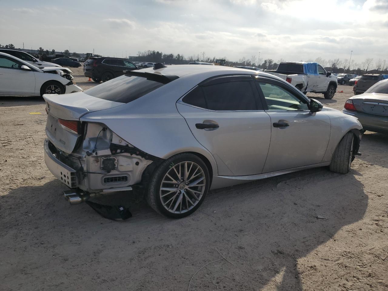 2018 LEXUS IS 300 - Фото 3