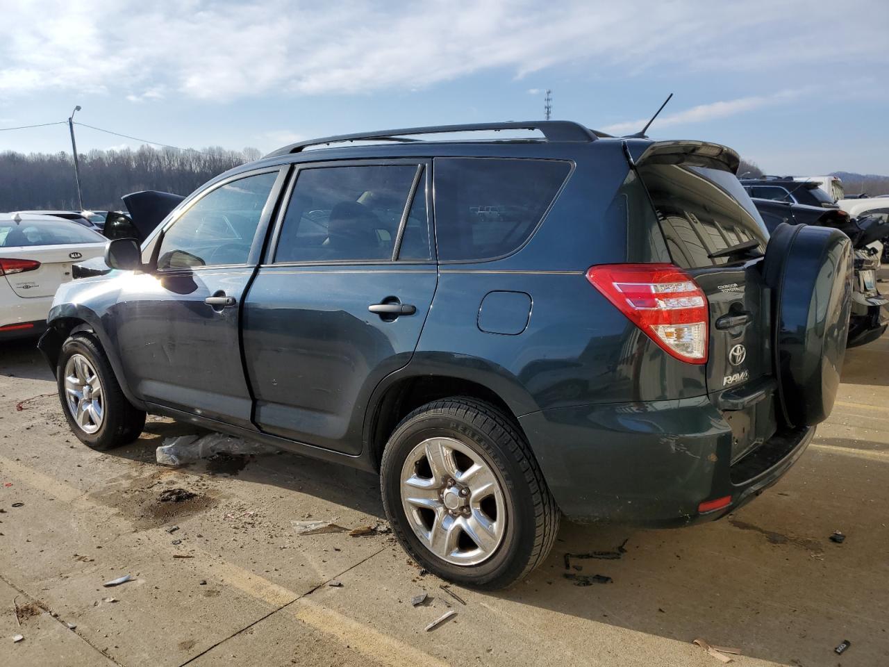 2011 TOYOTA RAV4 - Фото 2
