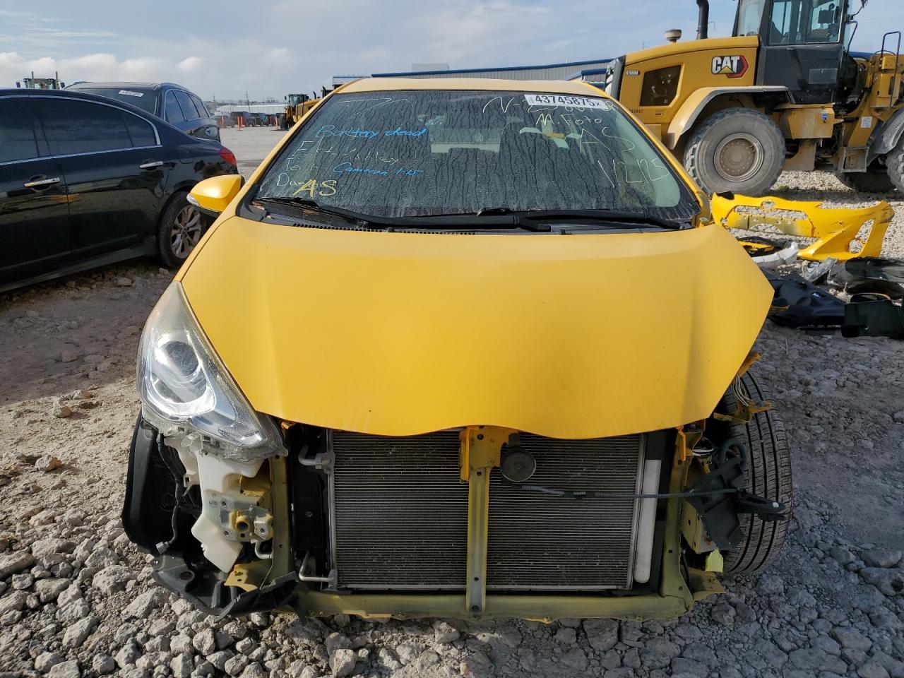 2015 TOYOTA PRIUS C - Фото 5