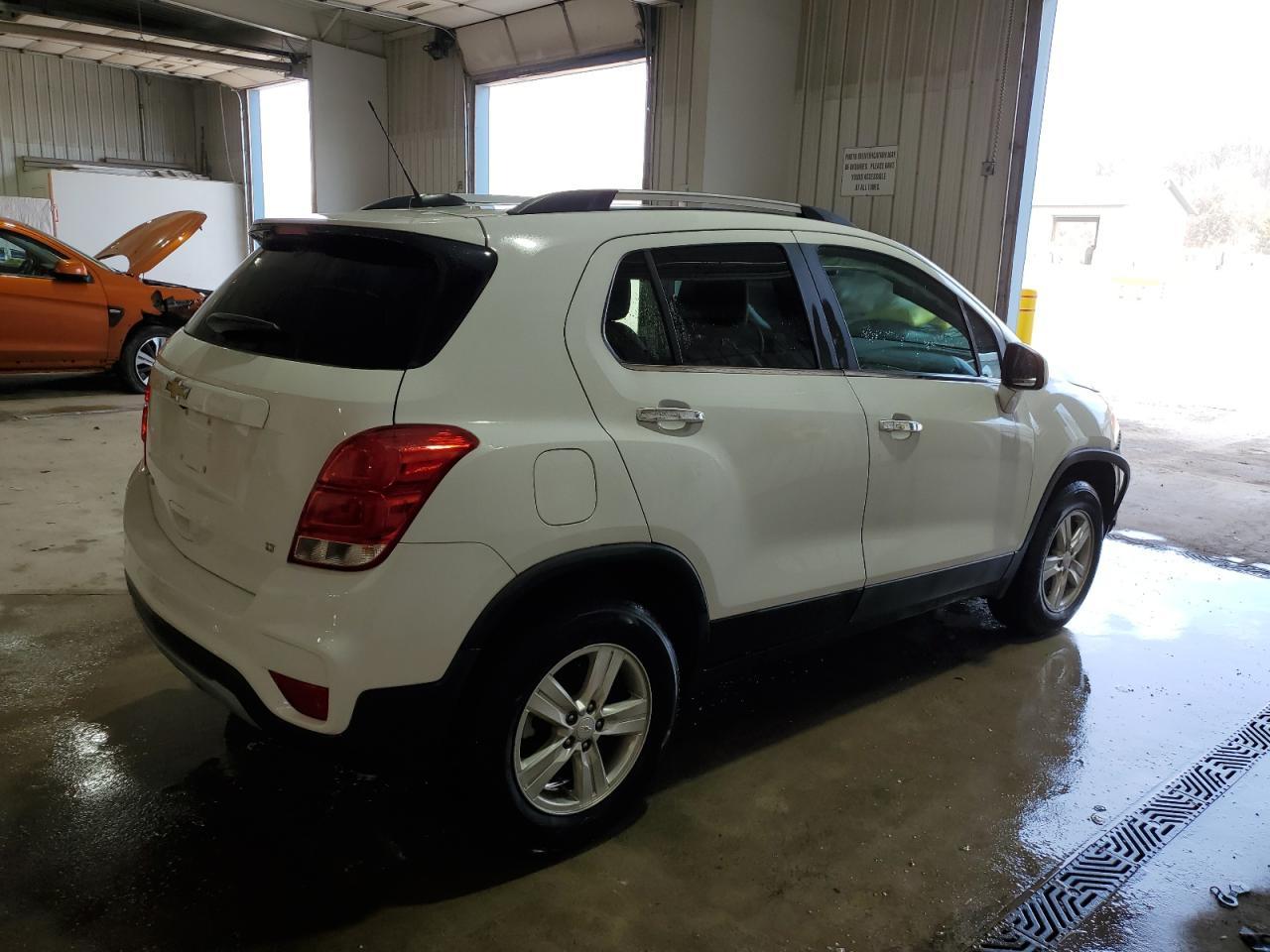 2018 CHEVROLET TRAX 1LT - Image 3