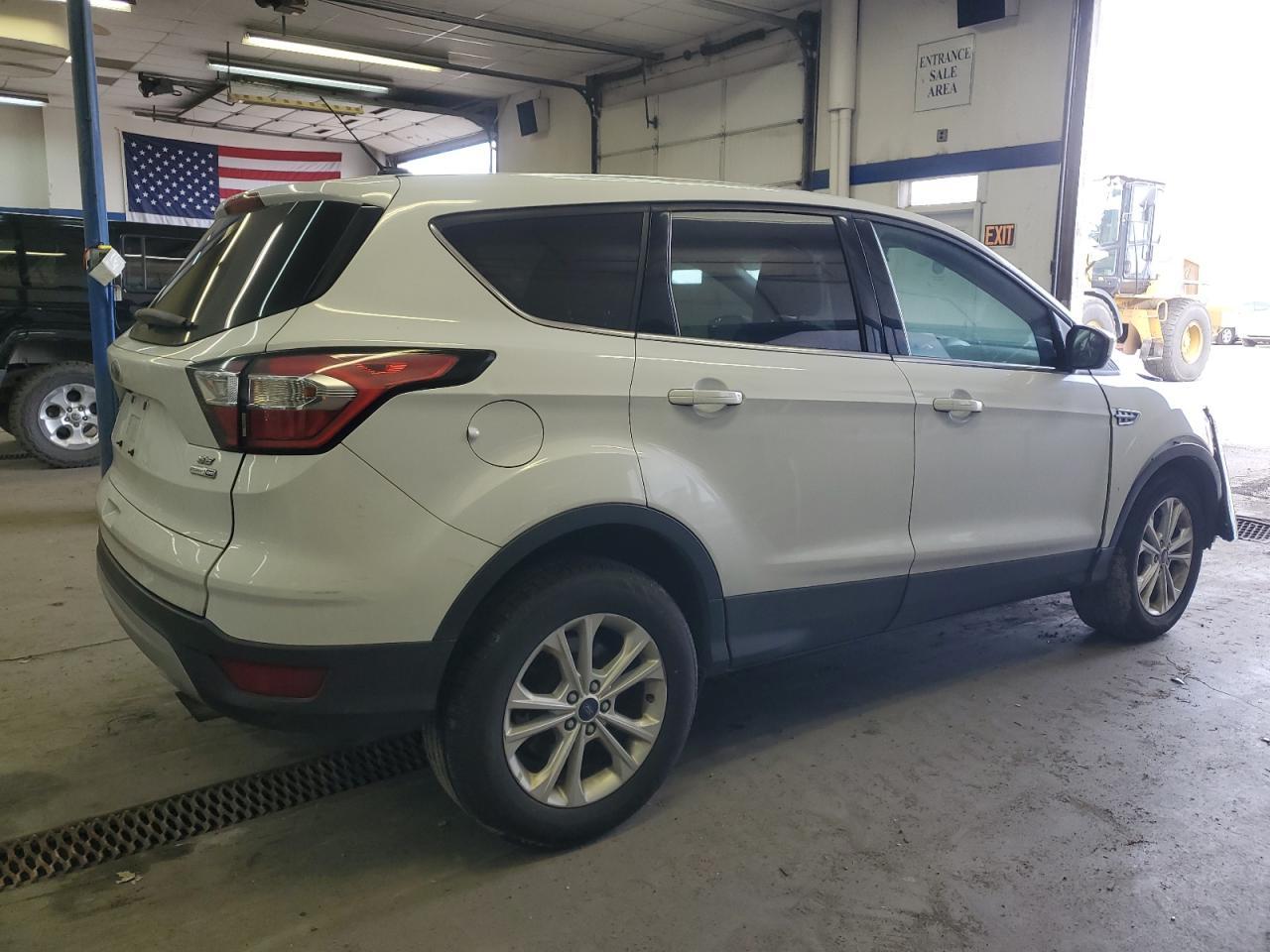 2017 FORD ESCAPE SE - Фото 3