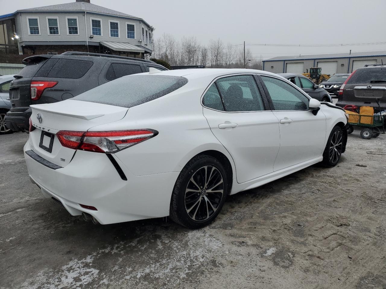 2020 TOYOTA CAMRY SE - Image 3