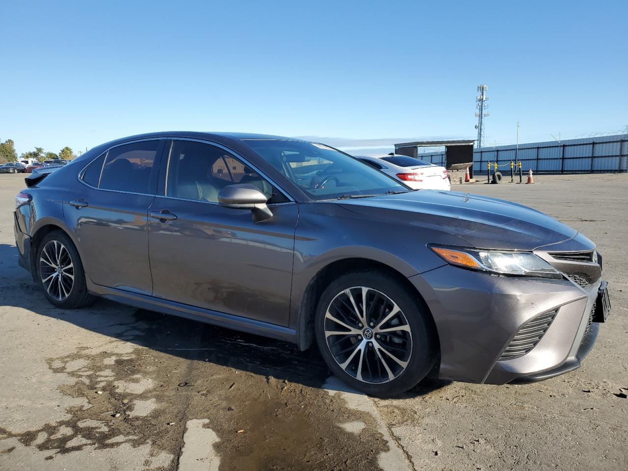 2020 TOYOTA CAMRY SE - Фото 4