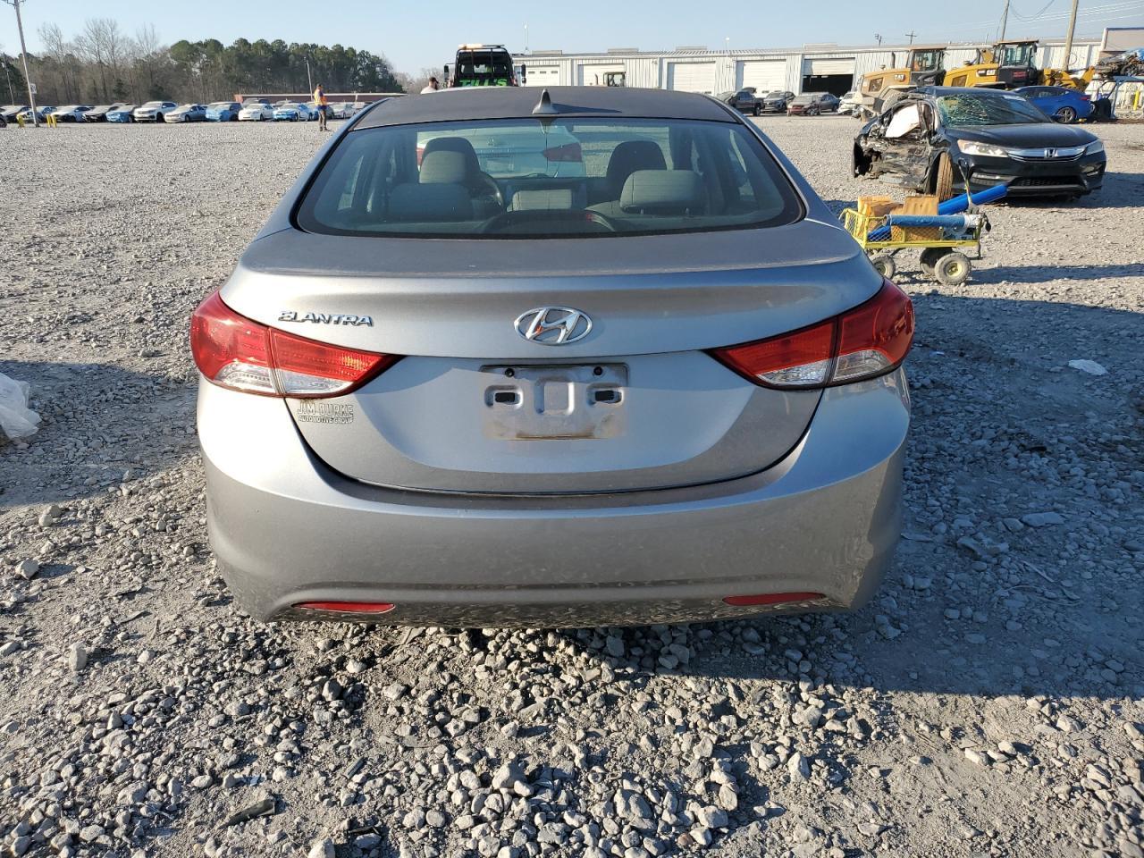 2013 HYUNDAI ELANTRA GL - Image 6