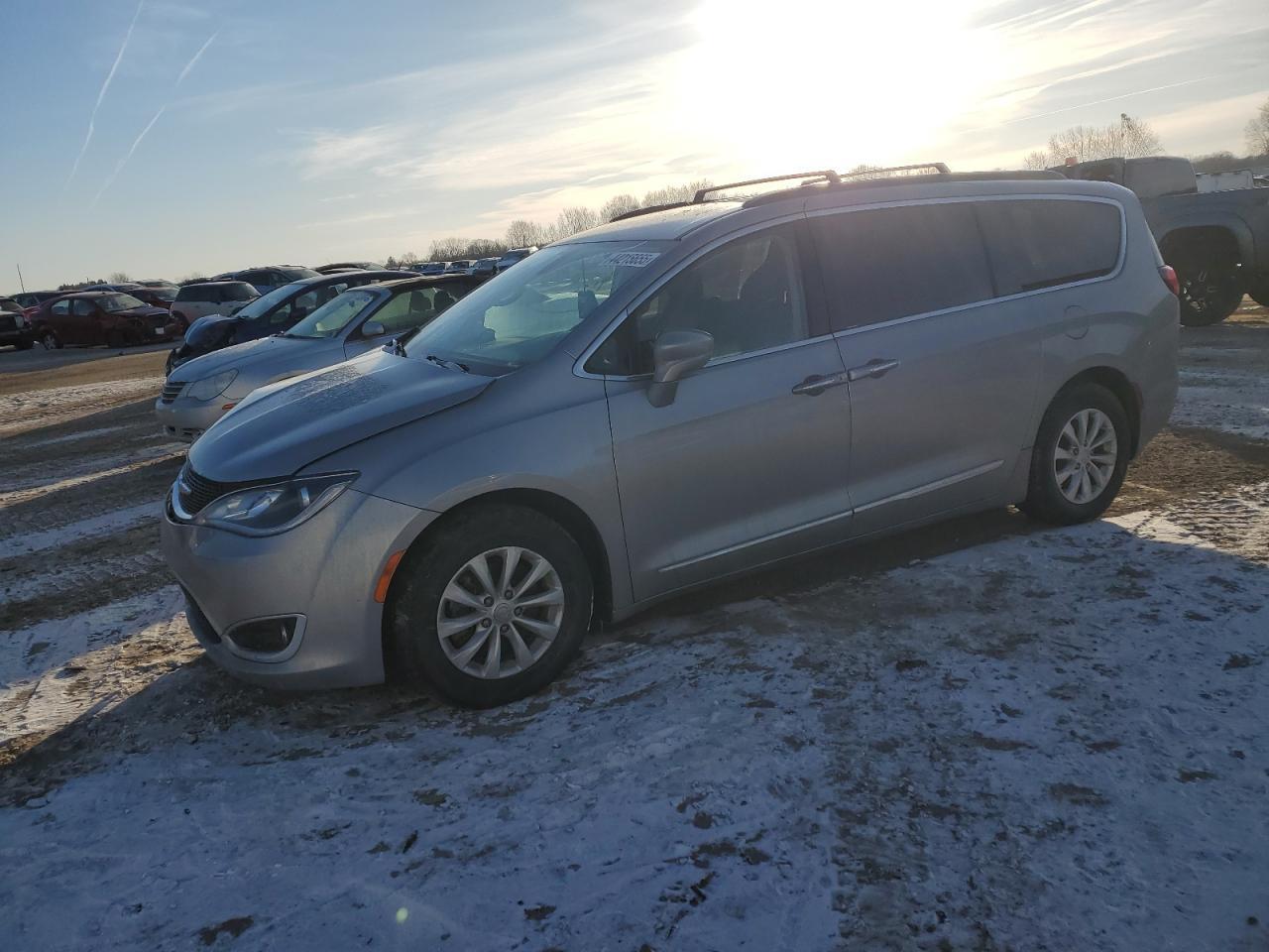 2017 CHRYSLER PACIFICA T
