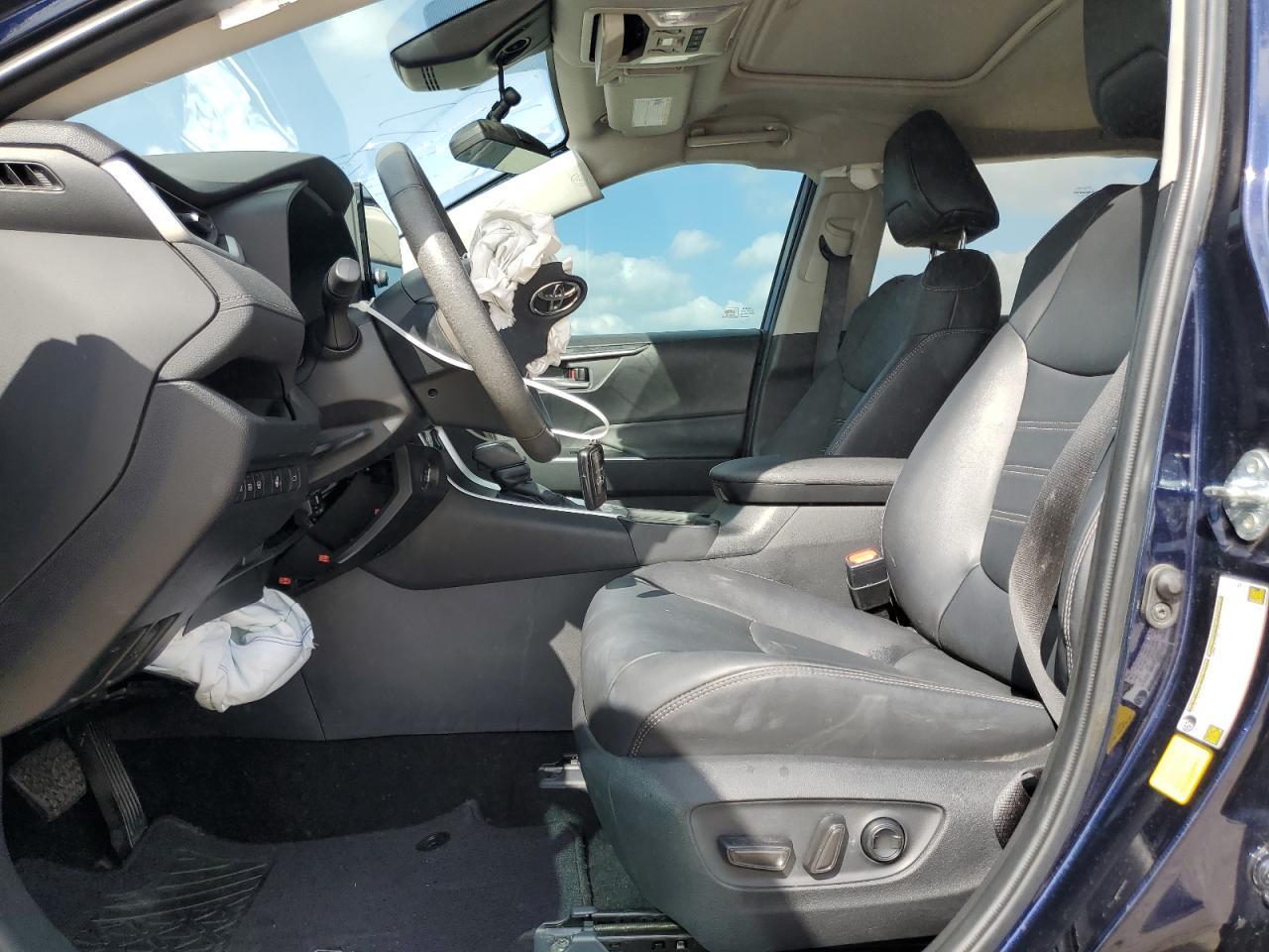 2024 TOYOTA RAV4 XLE P - Фото 7