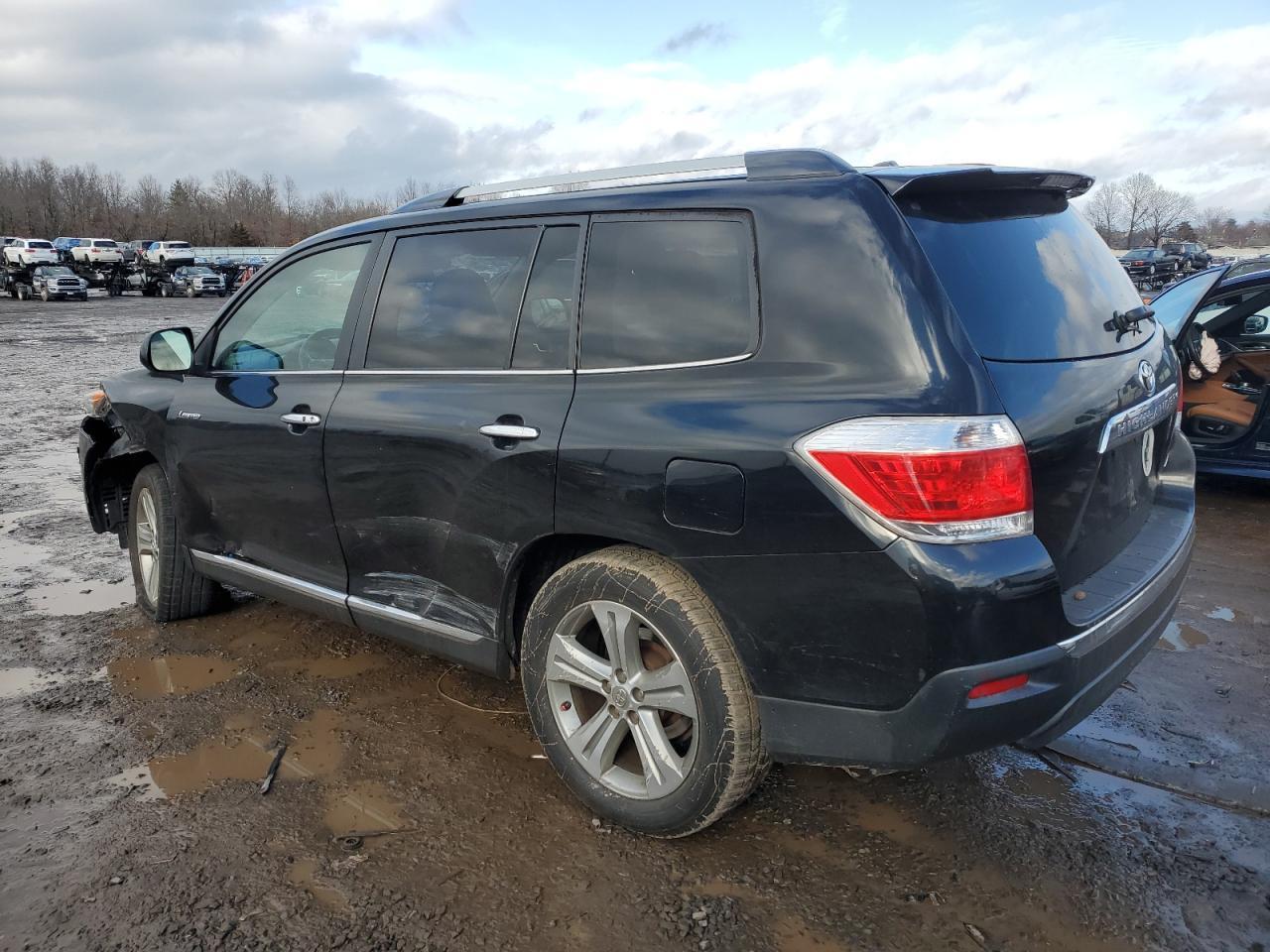 2012 TOYOTA HIGHLANDER - Image 2