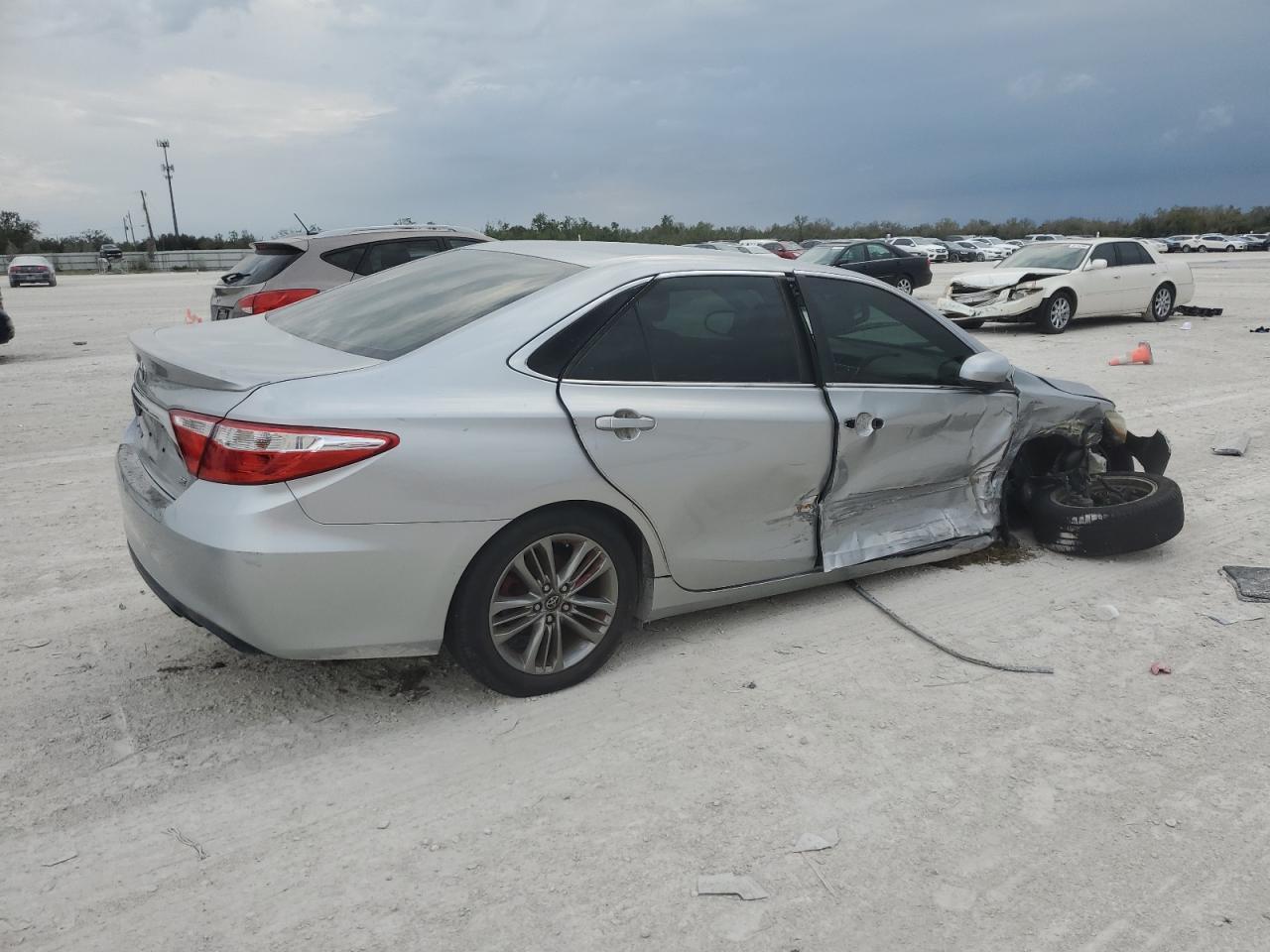 2017 TOYOTA CAMRY LE - Фото 3