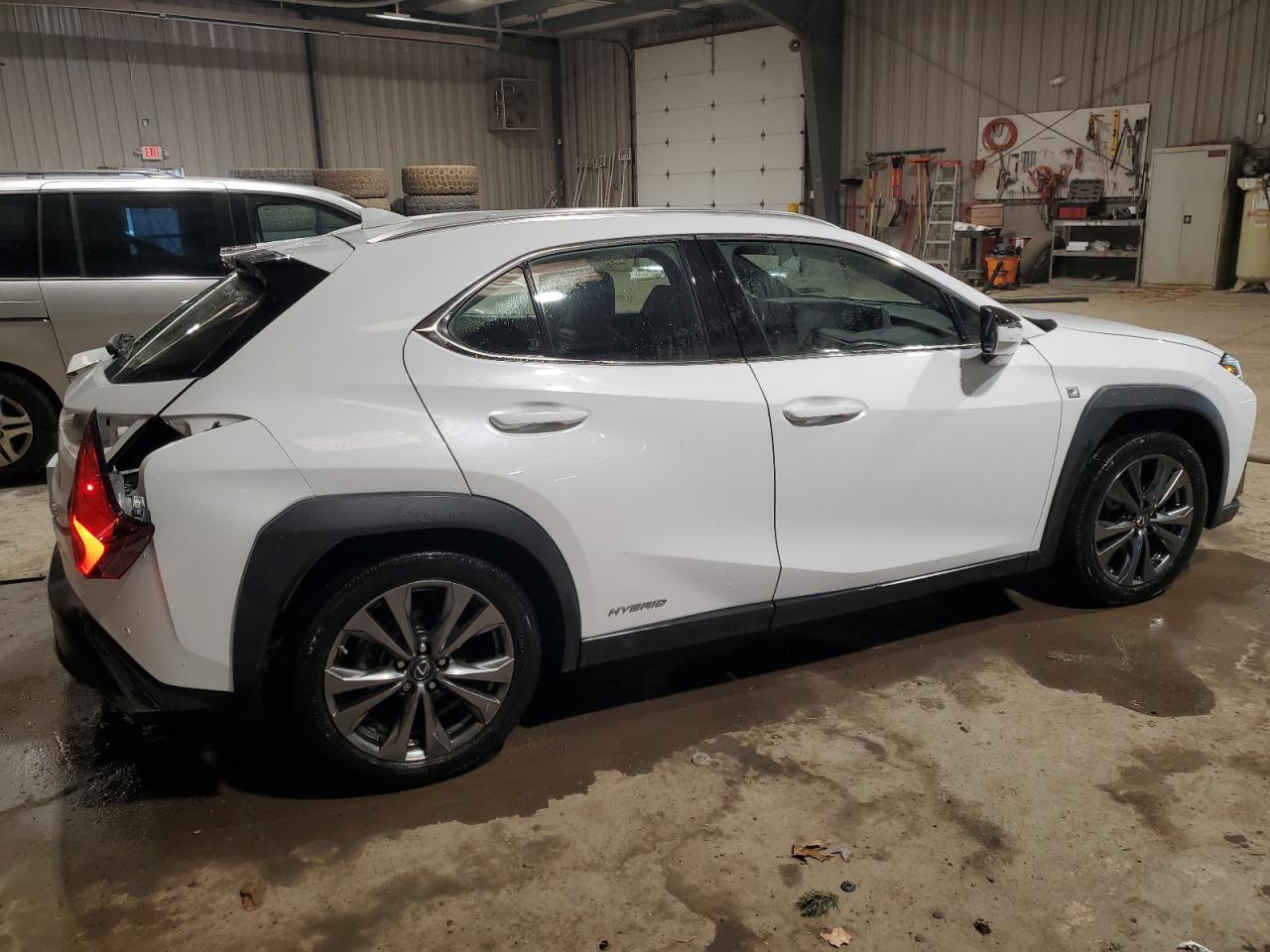2021 LEXUS UX 250H - Фото 3