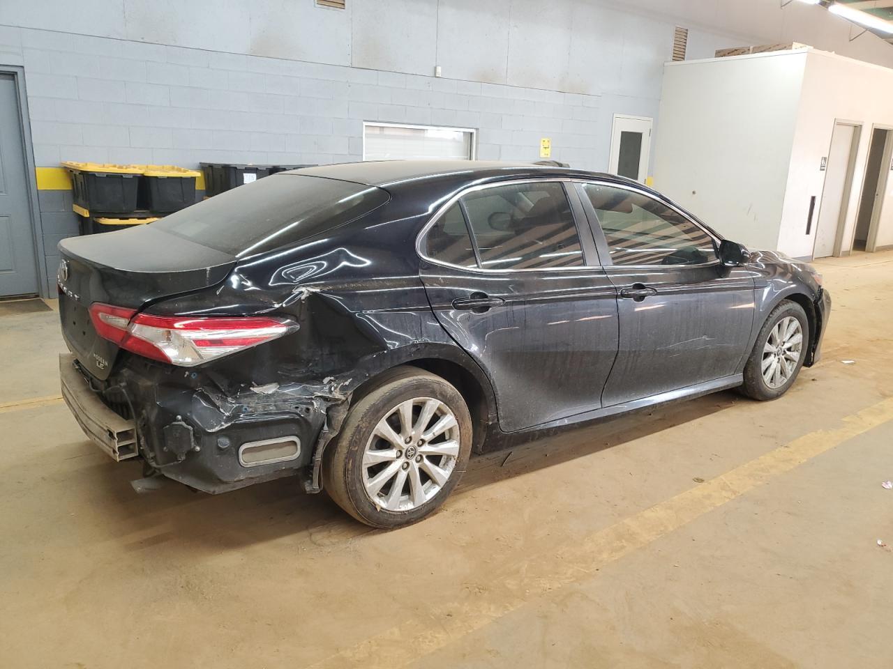2018 TOYOTA CAMRY L - Фото 3