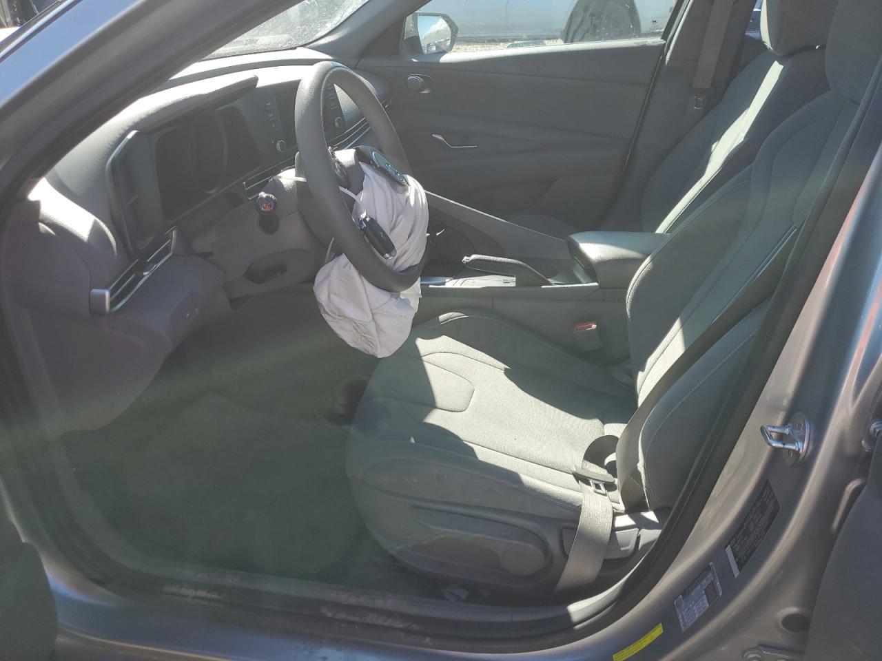 2022 HYUNDAI ELANTRA SE - Image 7